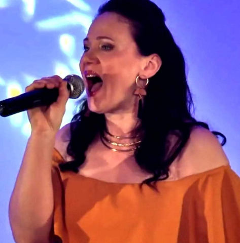 Anetta fellépésfotója, a(z) 5. YouTube-videó indításához