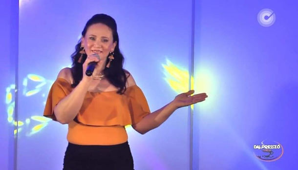 Anetta fellépésfotója, a(z) 1. YouTube-videó indításához